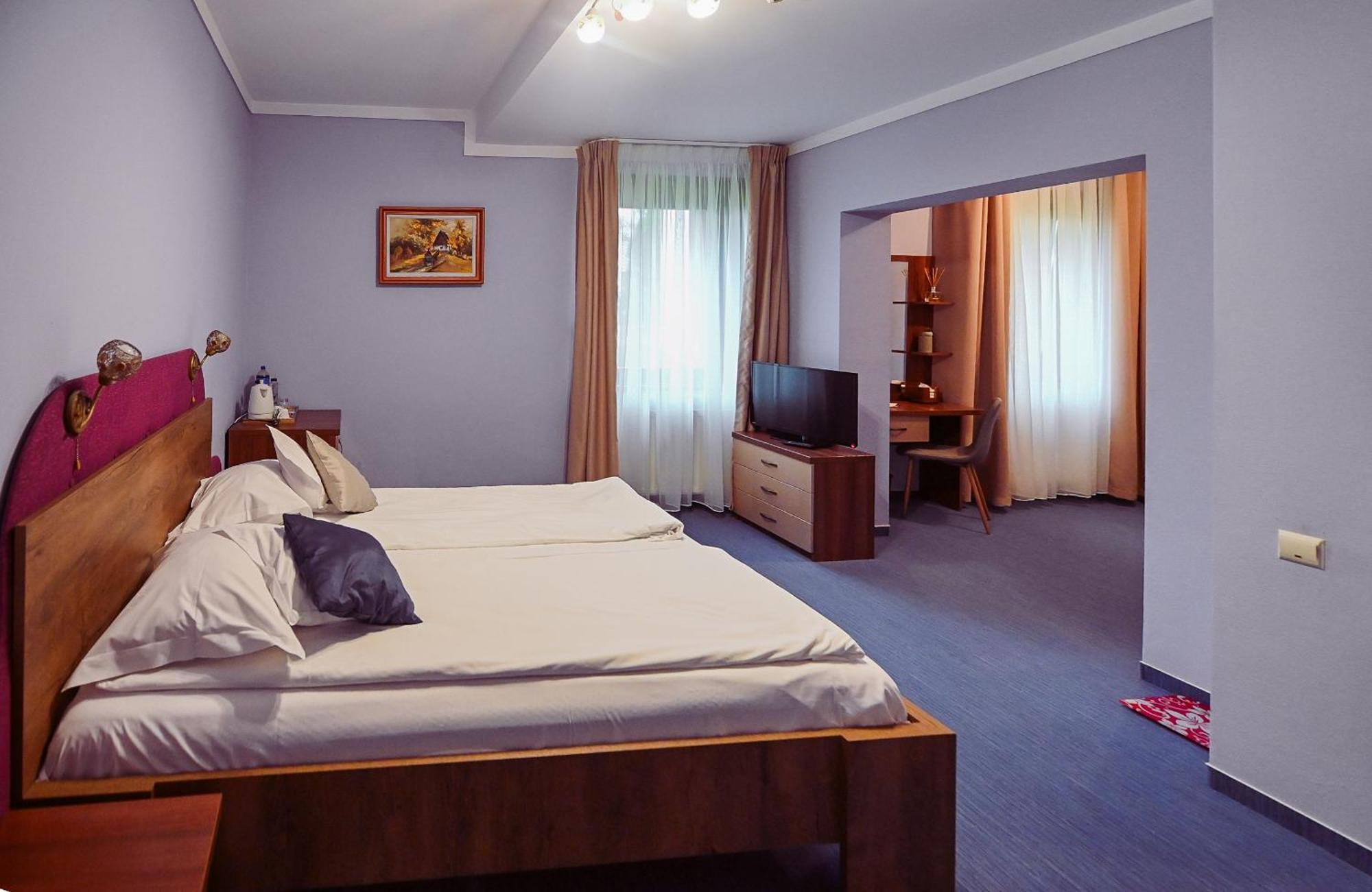 Conacul Domnesc Hotel Scheia Exterior foto